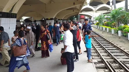 ফিরছেন রাজধানীবাসী