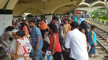কেউ ফিরছেন ঢাকায়, কেউ যাচ্ছেন জাফলং কক্সবাজার