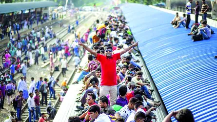 ঈদে বাড়ি ফেরার ভোগান্তি