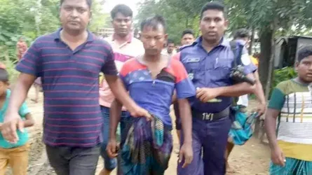 যাত্রীকে পিষে মারা বাসের সেই চালক নদী থেকে গ্রেফতার