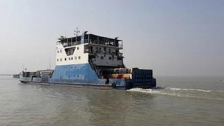 চলন্ত ফেরির নিচে ডুবে যুবক নিখোঁজ