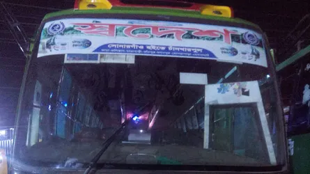 সোনারগাঁওয়ে চলন্ত বাসে তরুণীকে ধর্ষণ চেষ্টা : অভিযুক্ত চালককে গণধোলাই দিয়ে পুলিশে সোপর্দ