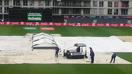 মাঠে কী আদৌ বল গড়াবে আজ?