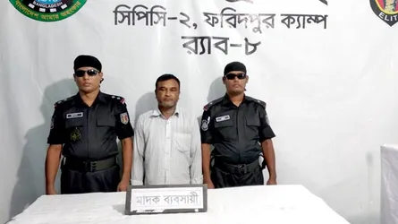 কিন্ডারগার্টেন স্কুলের আড়ালে মাদক কারবারি