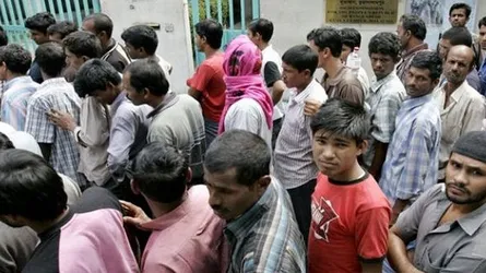 পাঁচ বছরের মধ্যে অবৈধ শ্রমিক তাড়াবে মালয়েশিয়া?