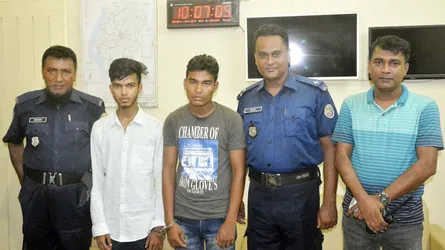 মঠবাড়িয়ায় স্কুলছাত্রীকে গণধর্ষণ : দুই আসামি গ্রেফতার
