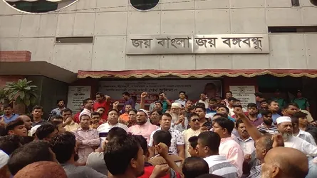 প্রস্তা‌বিত বা‌জেট‌কে স্বাগত জা‌নি‌য়ে রাজধানীতে যুবলী‌গের আনন্দ মি‌ছিল