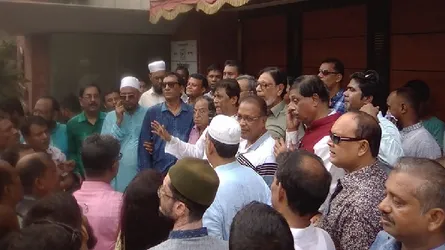 `উন্নয়নমু‌খি বা‌জেট' পেশ করায় অ‌ভিনন্দন মি‌ছিল আওয়ামী লী‌গের
