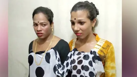 টাকা না দেয়ায় যাত্রীর মাথা ফাটাল ২ হিজড়া