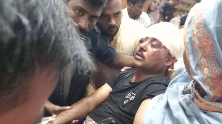 পিরোজপুরে আ’লীগ ও বিদ্রোহী গ্রুপের মধ্যে তুমুল সংঘর্ষ