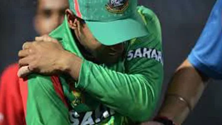 মুশফিকও পড়লেন ইনজুরিতে