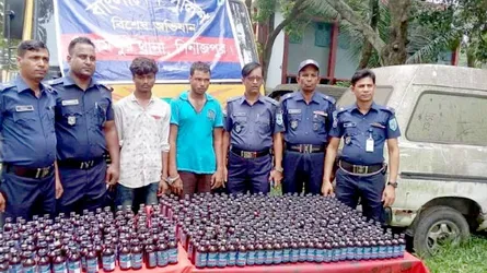 ট্রাকে বক্স বানিয়ে ফেন্সিডিল পাচারকালে ট্রাকসহ আটক ২
