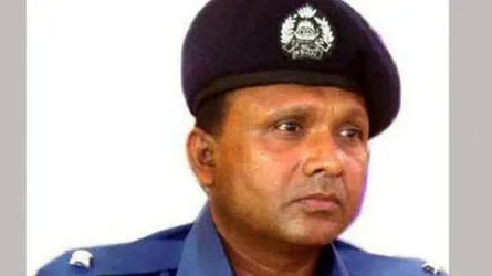 জনসম্মু‌খে আনা হ‌চ্ছে ওসি মোয়া‌জ্জেম‌কে