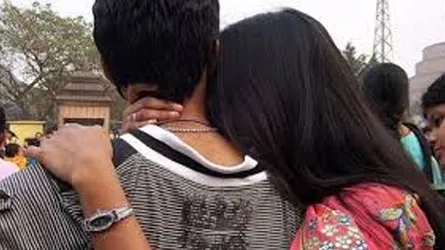 বিয়ের ১৫ বছর পর ড্রাইভারের সাথে পালিয়ে গেলেন ইংরেজি শিক্ষিকা