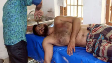 ছাত্রলীগ নেতার স্বজনদের হামলায় আহত আরেক ছাত্রলীগ