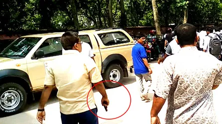 ‘তুই বেশি বেড়েছিস, গুলি করে মাথার খুলি উড়াইয়া দেব’
