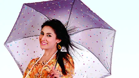 বৃষ্টিস্নাত বর্ষায় রঙের ঝলক