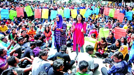১৬ দফা দাবিতে বুয়েটে শিক্ষার্থীদের বিক্ষোভ