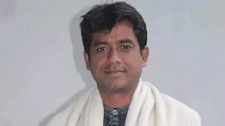 মঠবাড়িয়ায় বিদ্রোহী প্রার্থীর কাছে নৌকার ভরাডুবি