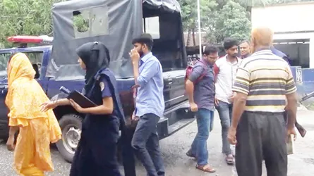 ঝালকাঠিতে ফাঁস করা প্রশ্নের উত্তর তৈরির সময় পরীক্ষার্থীসহ আটক ৬