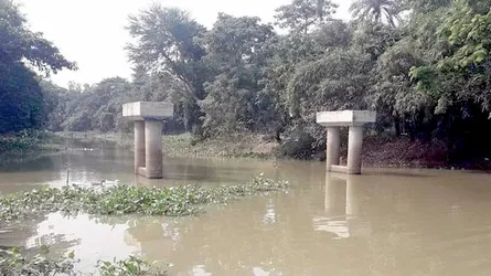 ৩ বছর ধরে দাঁড়িয়ে আছে খাম্বা, ব্রীজ গেল কই?