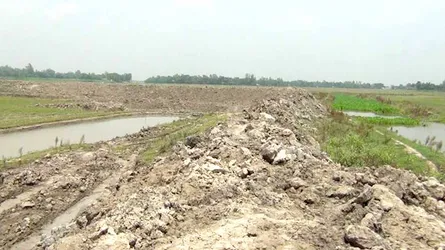 উন্মুক্ত জলাশয়ে বাঁধ নির্মাণ