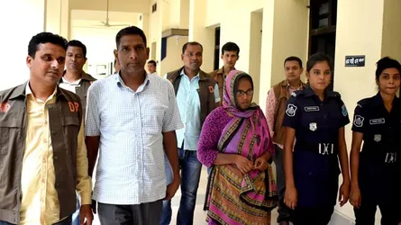 ঘুষের টাকা লেনদেনের সময় পুলিশ কর্মকর্তাসহ গ্রেফতার ২