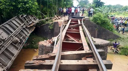 কুলাউড়ায় ট্রেন দুর্ঘটনায় সরব সামাজিক যোগাযোগ মাধ্যম