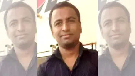 পুলিশের সামনে প্রকাশ্যে ঘুরে বেড়ান সাজাপ্রাপ্ত আসামী