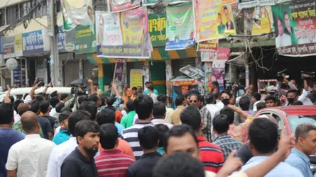 ছাত্রদলের এক পক্ষকে অপর পক্ষের ধাওয়া