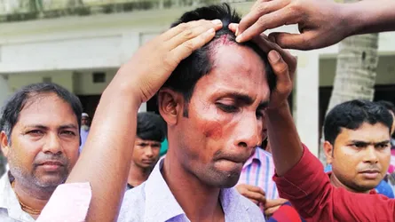 নেশা করতে বাধা দেয়ায় শিক্ষককে মারধর ছাত্রের