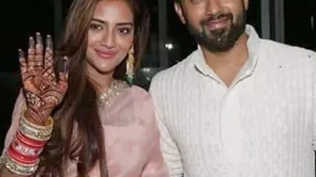মুসলিম নায়িকা সিঁদুর পরে বিয়ে করলো কেন