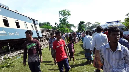 ট্রেন দুর্ঘটনা: নিখোঁজ দু’জনের সন্ধানে বাবা ও ভাই