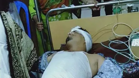 সন্তানের সামনে প্রকাশ্যে পিতাকে কুপিয়ে হত্যার চেষ্টা