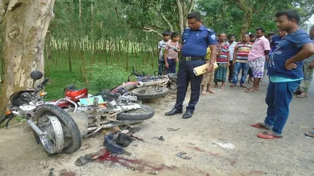 ফুলবাড়ীতে দু’টি মটরসাইকেল মুখোমুখি, নিহত ২