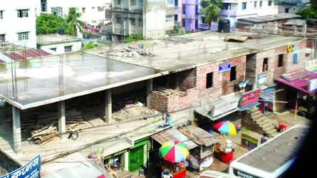 যাত্রাবাড়ীতে সরকারি সম্পত্তি দখল করে মার্কেট নির্মাণ