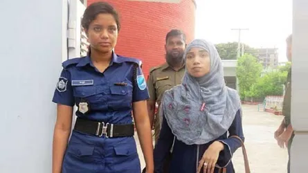 ভুয়া স্বামী নিয়ে পাসপোর্ট করতে ধরা পড়লেন বিবিজা