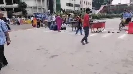 হরতালের সমর্থনে শাহবাগ অবরোধ