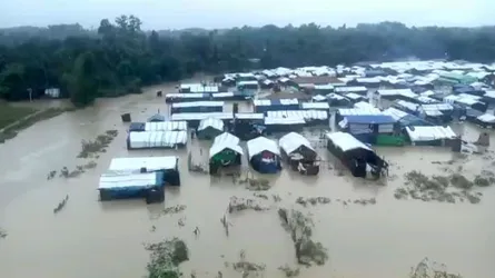 তলিয়ে গেছে রোহিঙ্গা শিবির, পাহাড় ধসের আশঙ্কা