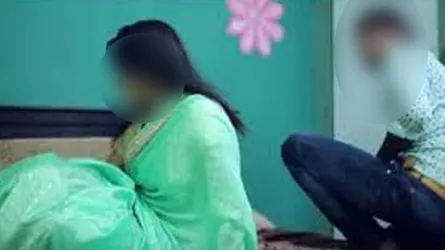 পরকীয়ার টানে ঘর ছাড়লো ২ সন্তানের জননী টুকটুকি, বিপত্তি ঘটালো পুলিশ