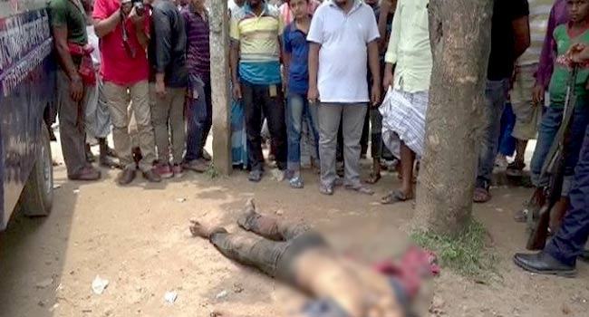 ডাকাত সন্দেহে উত্তেজিত জনতার গণধোলাইয়ে নিহত যুবক