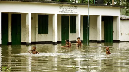 বগুড়ায় যমুনার পানি বিপদসীমার ৩৭ সেমি ওপর : দুর্ভোগে ৮০ গ্রামের মানুষ