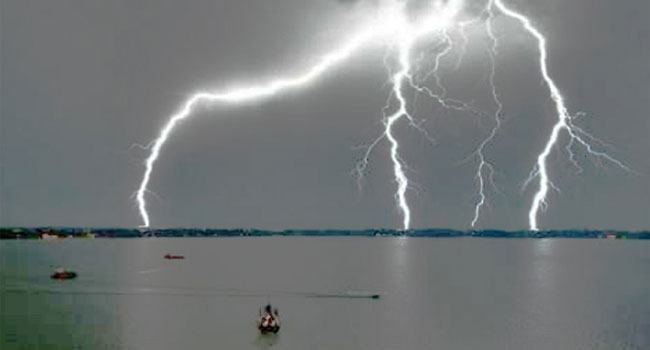 যমুনা নদীতে বজ্রপাতে নিহত ১, নিখোঁজ ১