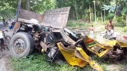 ফকিরহাটে সড়ক দুর্ঘটনায় নিহত ১