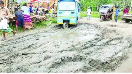 মুন্সীগঞ্জে সড়ক-মহাসড়কের বেহাল দশা : যানজটে ভোগান্তি