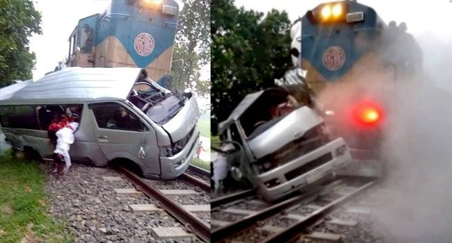 সিরাজগঞ্জে বিয়ের মাইক্রোবাস দুর্ঘটনায় নিহতদের বাড়িতে চলছে শোকের মাতম