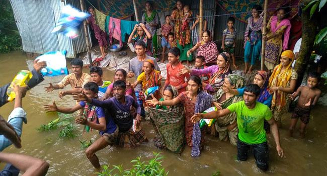 ত্রাণের জন্য হাহাকার