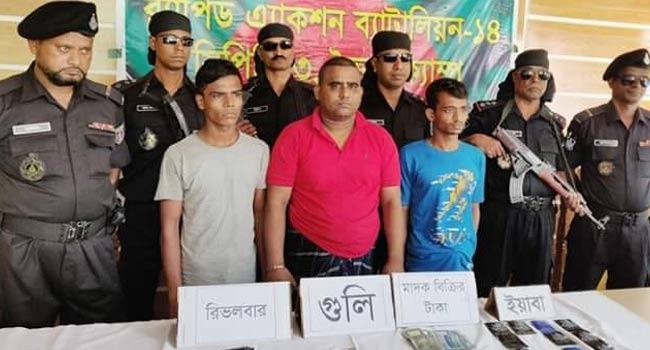 নবীনগরে অস্ত্র, গুলি ও ইয়াবাসহ তিনজন আটক
