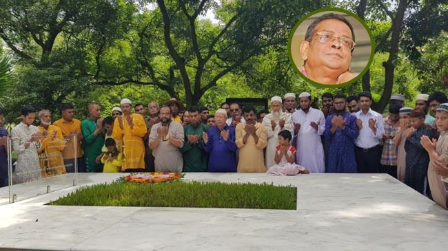 নুহাশপল্লীতে হুমায়ূন আহমেদের ৭ম মৃত্যুবার্ষিকী পালন