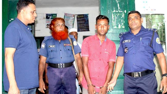 বরগুনায় আবার নয়ন বন্ড স্টাইলে যুবককে কোপানোর চেষ্টা
